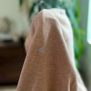 ALO Yoga cropped pink sweatshirt w/ cut out sleeves